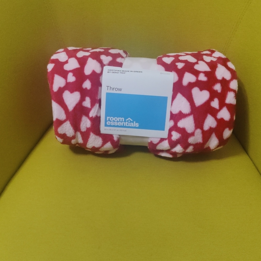 NWT Room Essentials Red and White Heart Throw-Supersoft Blanket/Throw